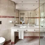 Apartment Beachfront Penthouse, Pool Gym Estepona