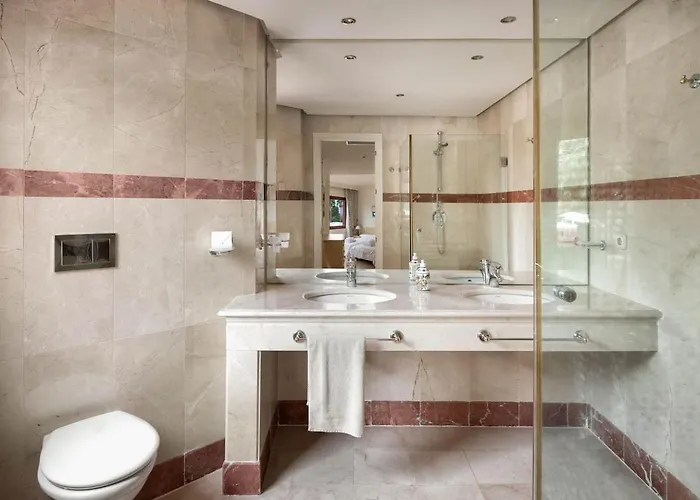 Appartement Beachfront Penthouse, Pool Gym Estepona