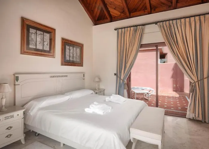 Beachfront Penthouse, Pool Gym Appartement Estepona