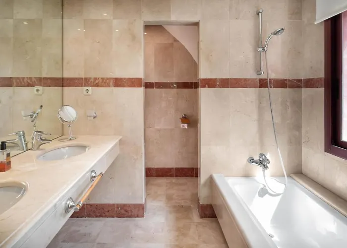 Appartement Beachfront Penthouse, Pool Gym Estepona