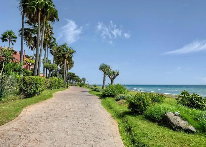 Beachfront Penthouse, Pool Gym * Estepona