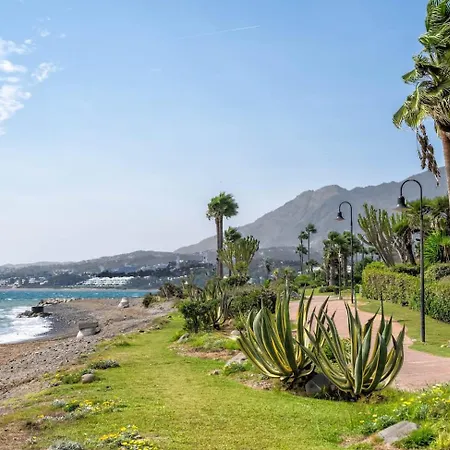 Beachfront Penthouse, Pool Gym * Estepona