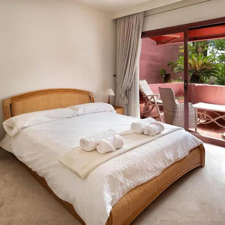 Apartment Beachfront Penthouse, Pool Gym