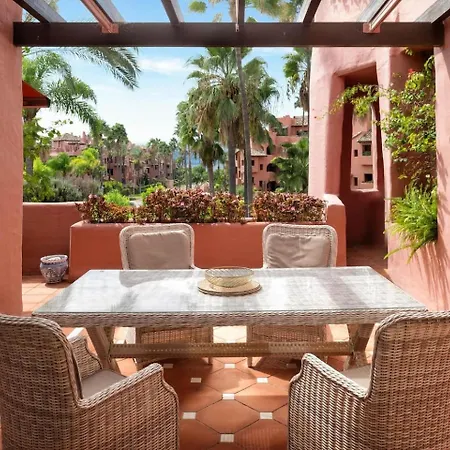Apartment Beachfront Penthouse, Pool Gym *