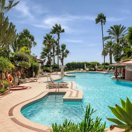 Beachfront Penthouse, Pool Gym Apartment Estepona