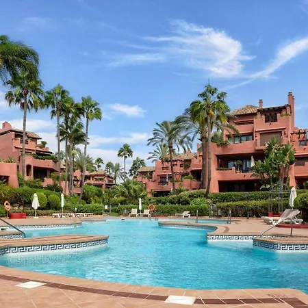 Apartment Beachfront Penthouse, Pool Gym Estepona