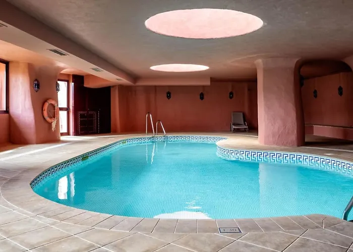 Beachfront Penthouse, Pool Gym Apartment *