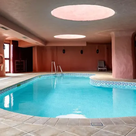 Beachfront Penthouse, Pool Gym Апартаменты *