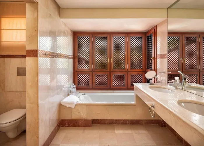 Beachfront Penthouse, Pool Gym 公寓