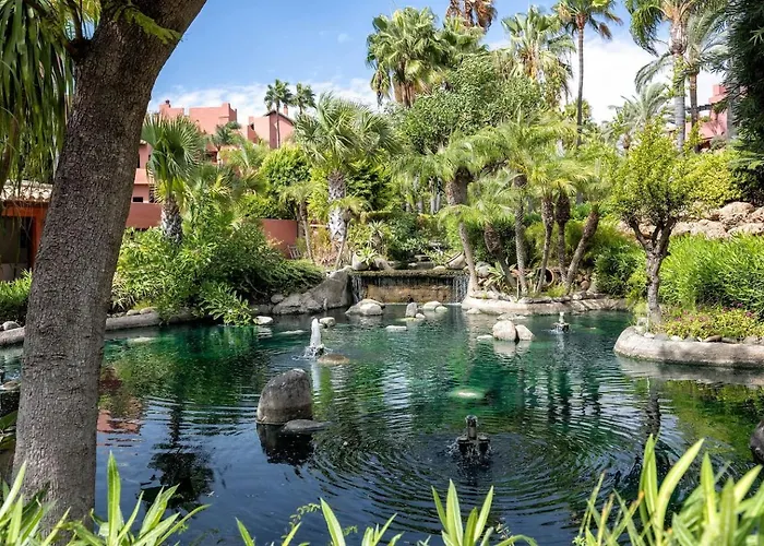 Beachfront Penthouse, Pool Gym 公寓