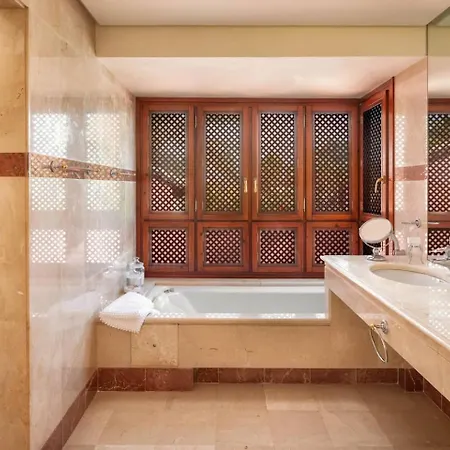 Beachfront Penthouse, Pool Gym Appartamento