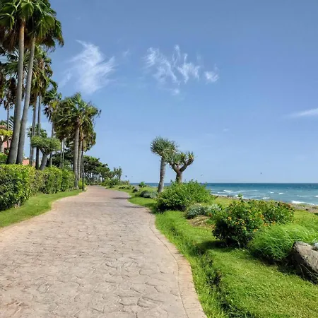 Beachfront Penthouse, Pool Gym * Estepona