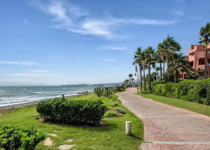 Beachfront Penthouse, Pool Gym Apartman